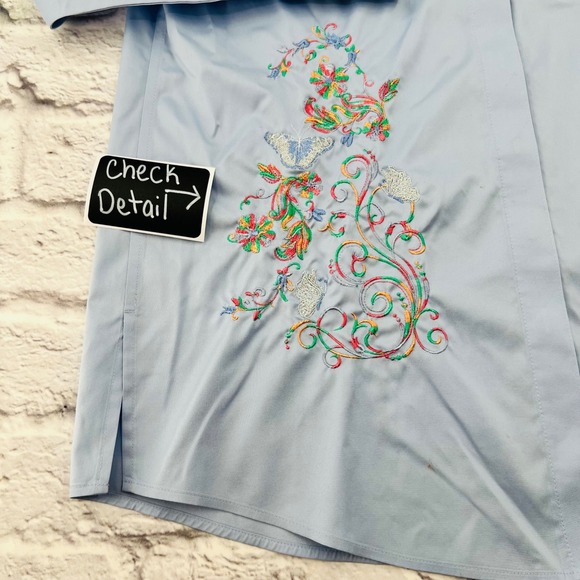 Chicos Embroidered Shirt Blouse Light Blue No Iron Size 1 Large Tunic Pockets - Picture 7 of 11